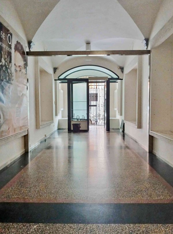 locale commerciale in affitto a Fondi