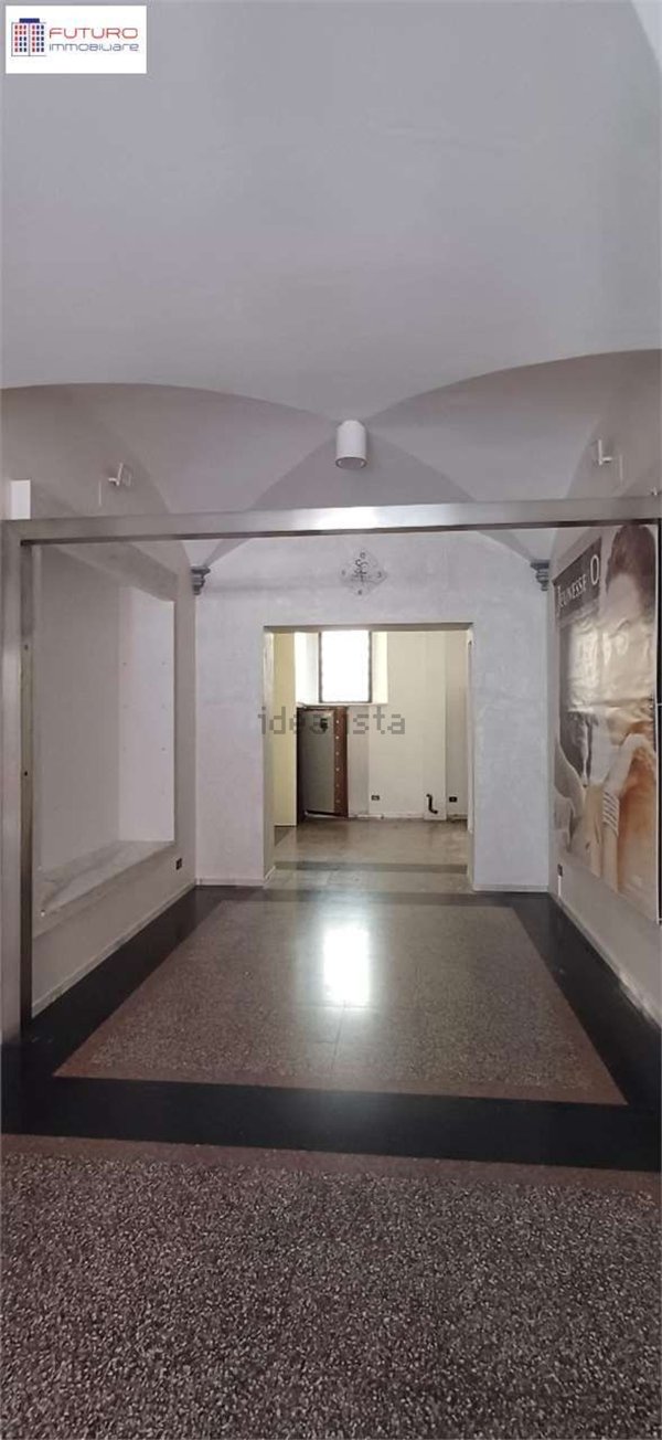 locale commerciale in affitto a Fondi
