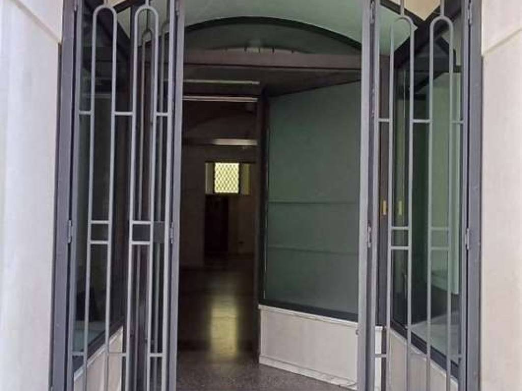 negozio in affitto a Fondi