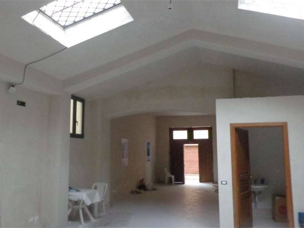 negozio in affitto a Fondi