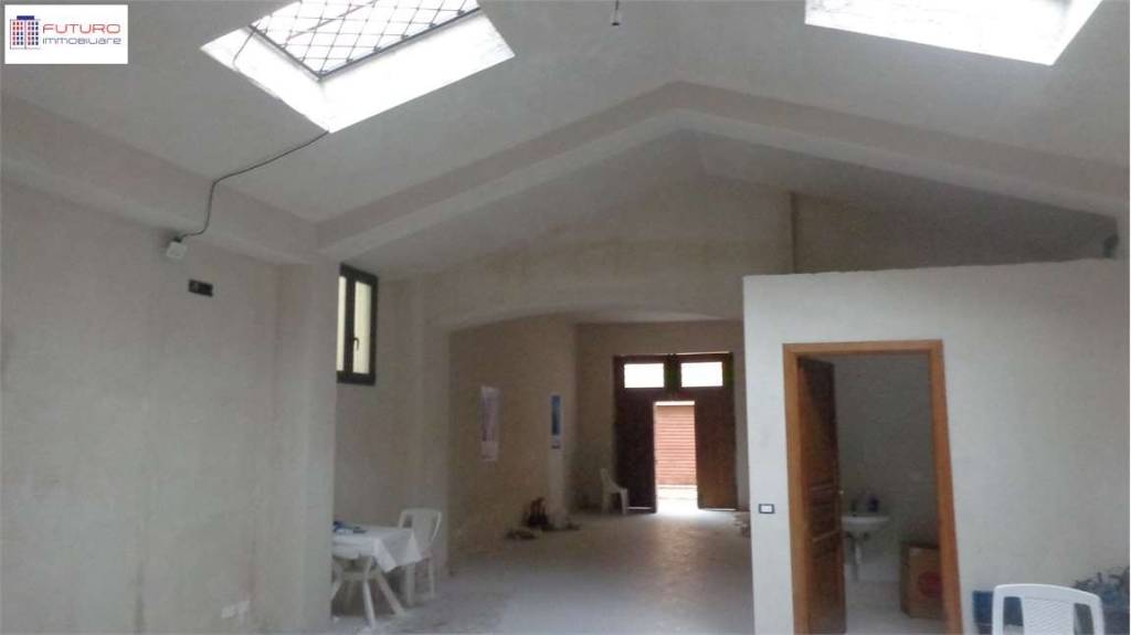 negozio in affitto a Fondi