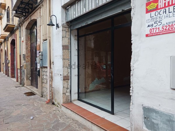 locale commerciale in affitto a Fondi
