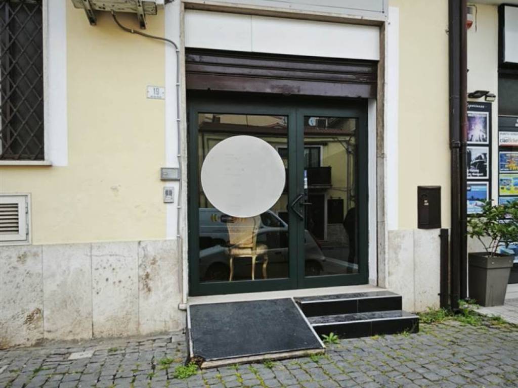 negozio in affitto a Fondi