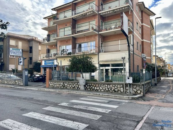 locale commerciale in affitto a Fondi