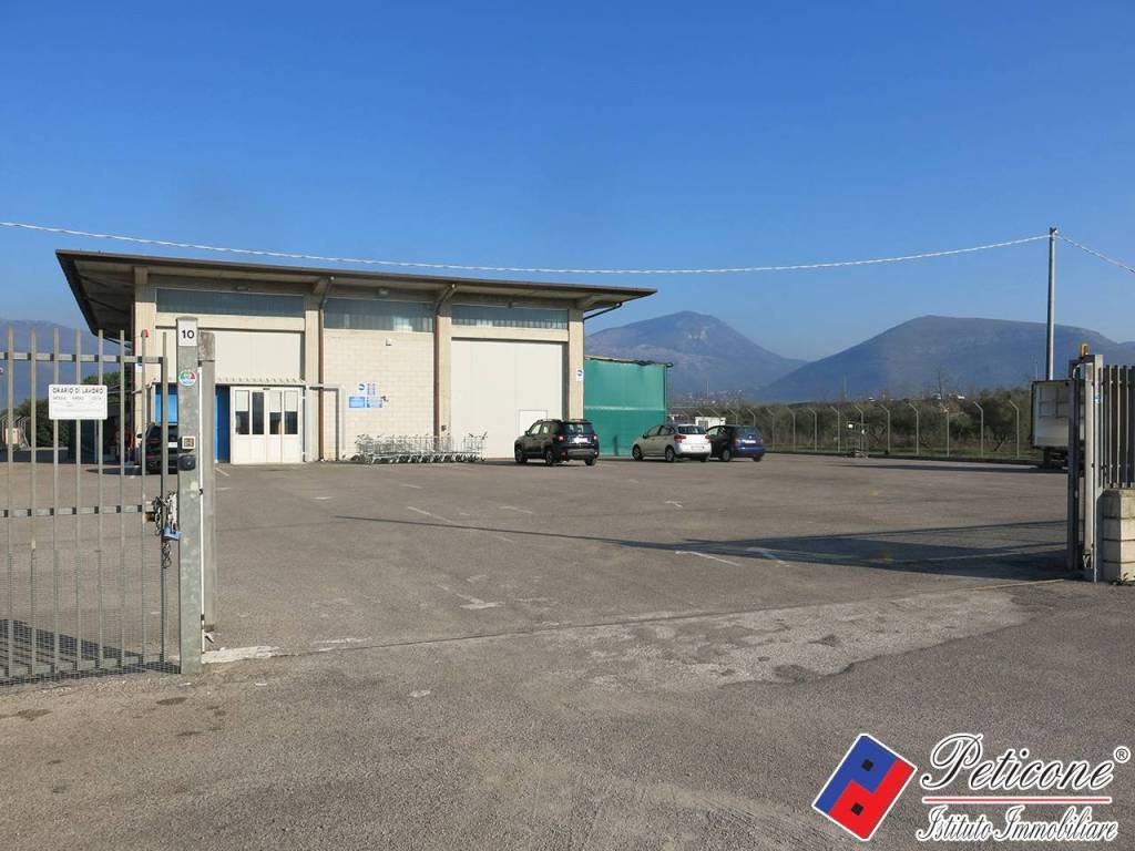 locale commerciale in affitto a Fondi