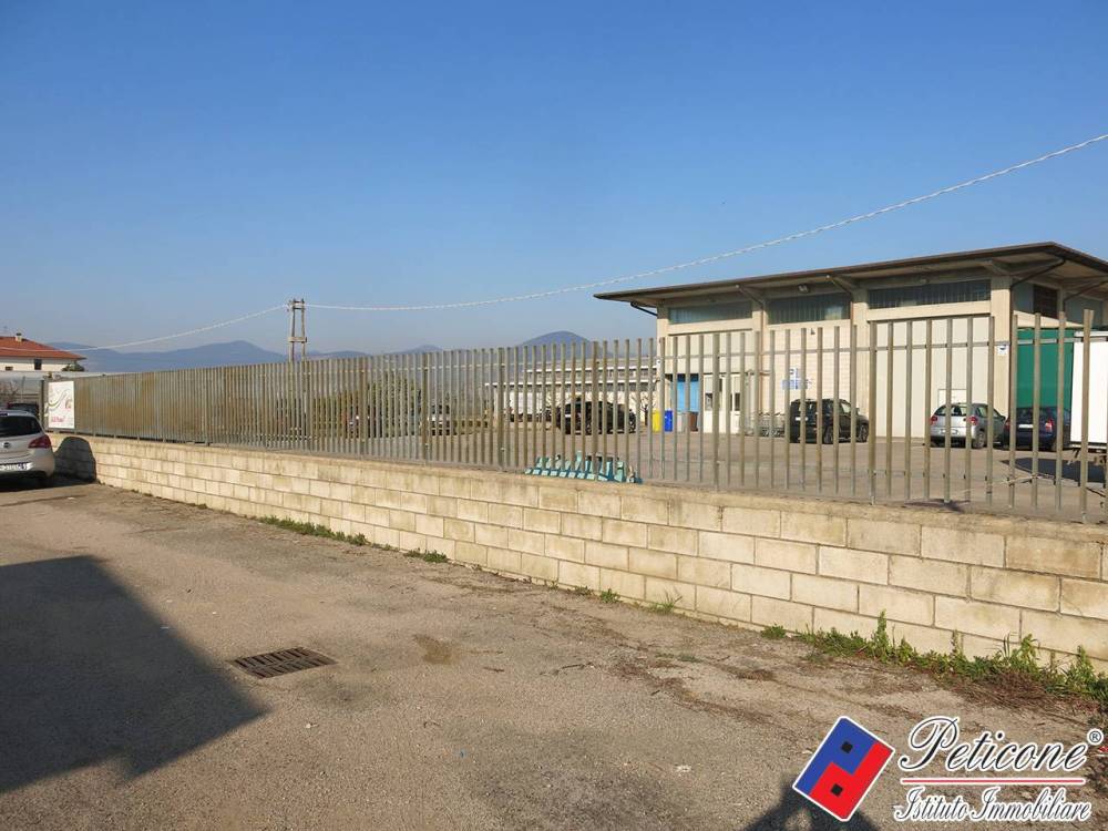 locale commerciale in affitto a Fondi