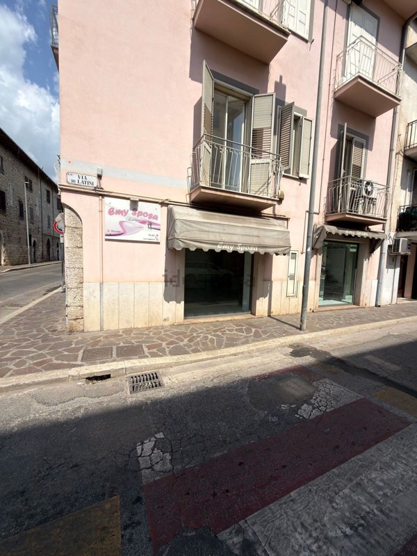 locale commerciale in affitto a Fondi