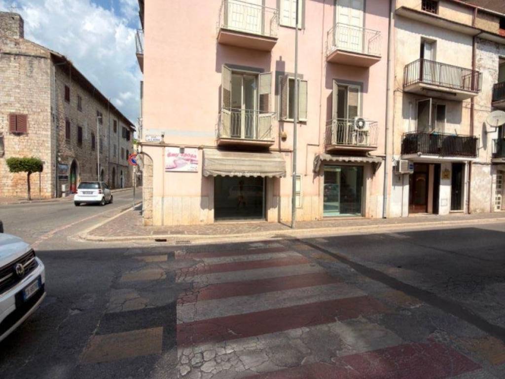 negozio in affitto a Fondi