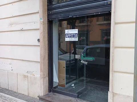 negozio in affitto a Fondi