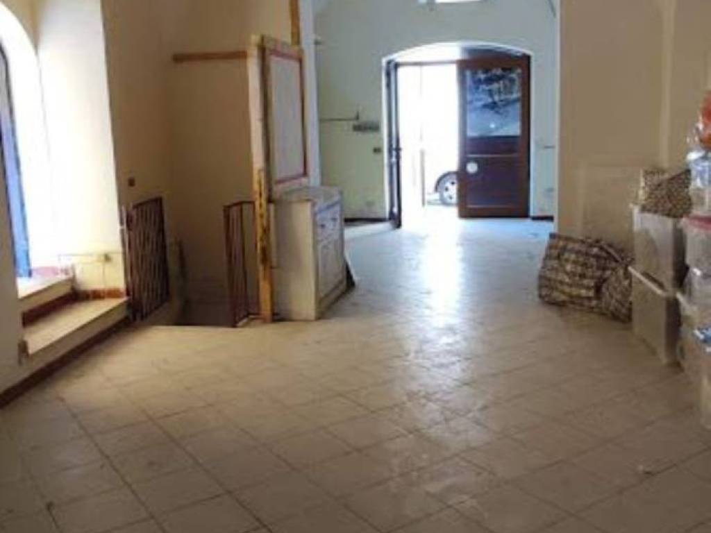 negozio in affitto a Formia