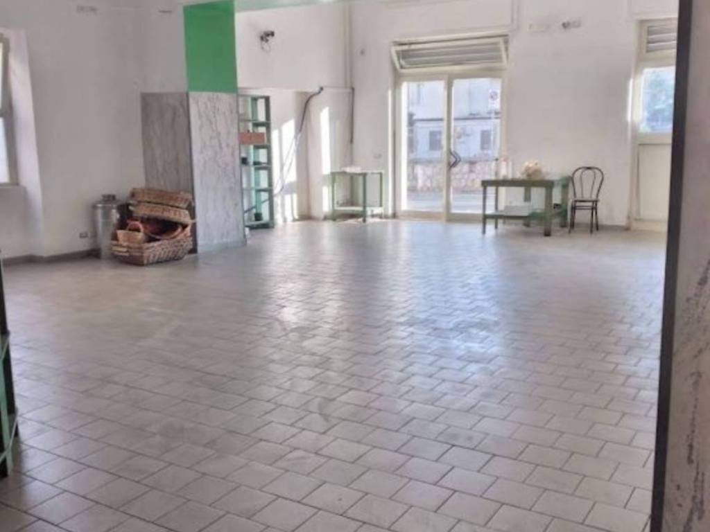 negozio in affitto a Formia
