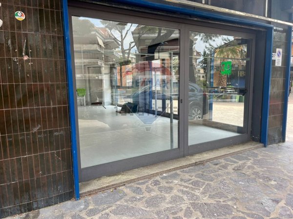 negozio in affitto a Formia