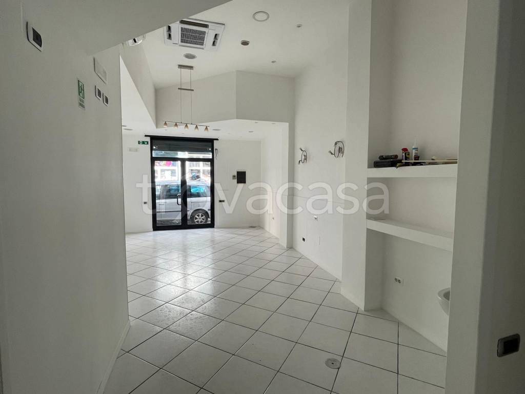 negozio in affitto a Formia