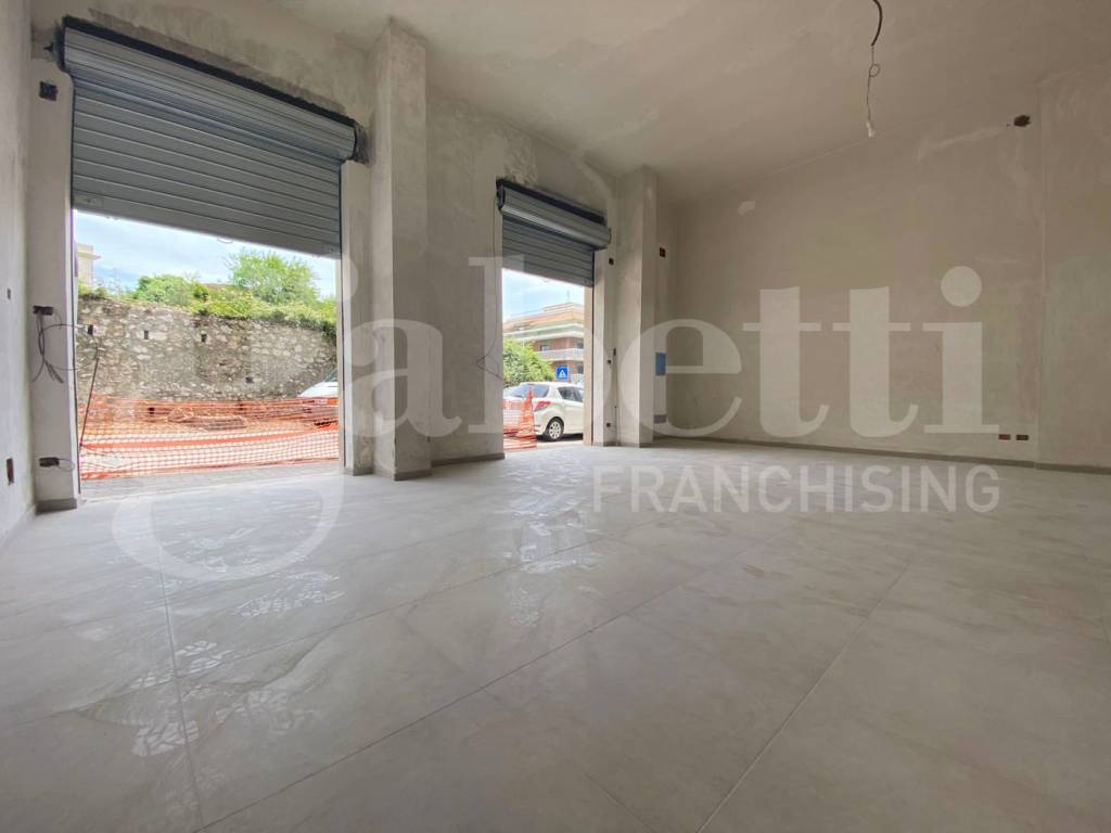 negozio in affitto a Formia