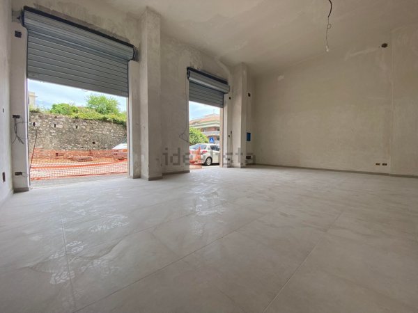 negozio in affitto a Formia