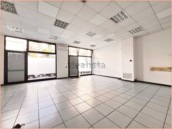 locale commerciale in affitto a Formia