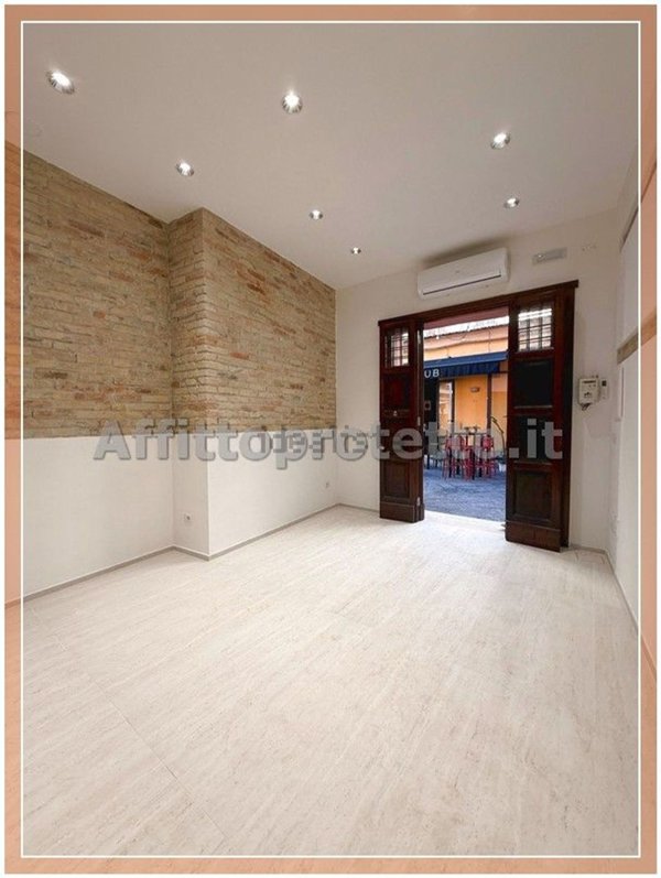 negozio in affitto a Formia