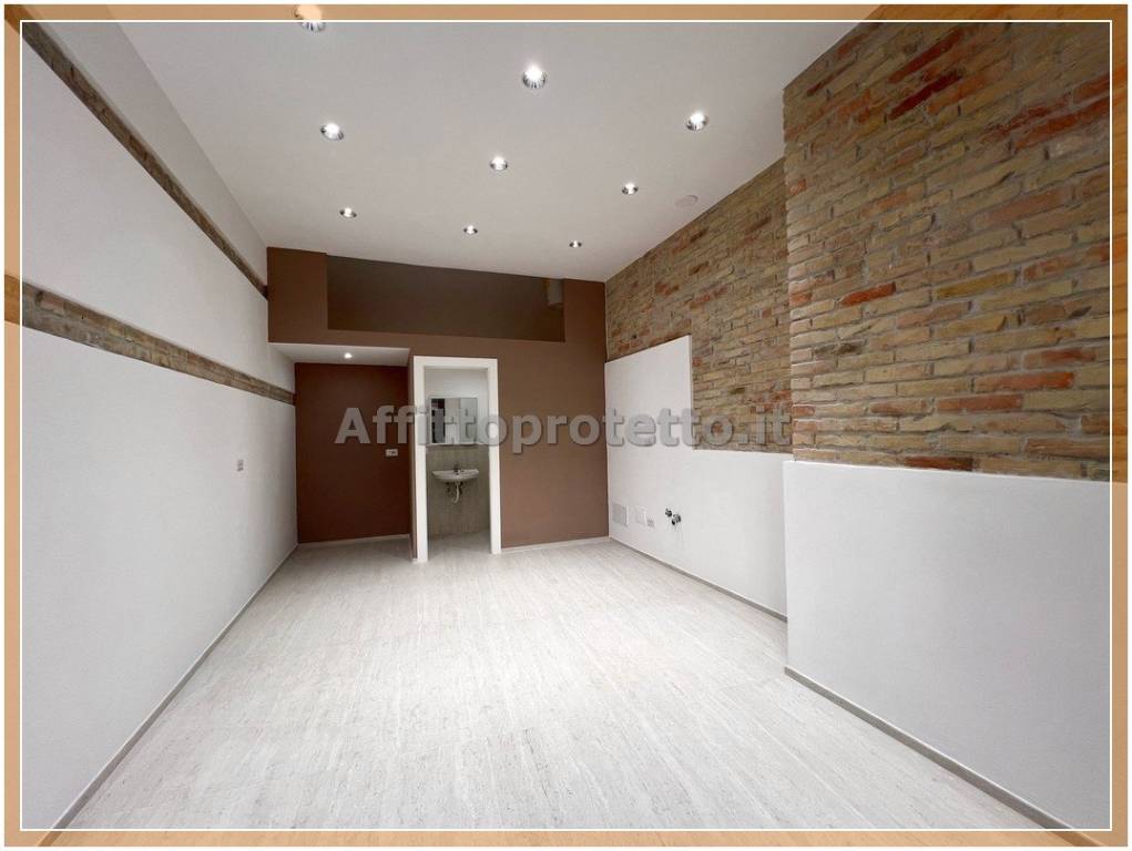 negozio in affitto a Formia