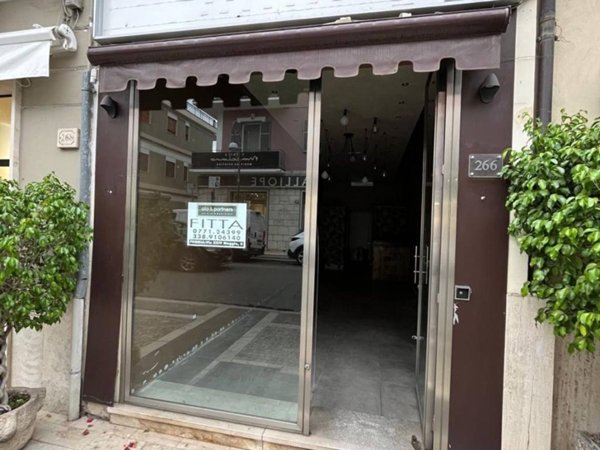 negozio in affitto a Formia