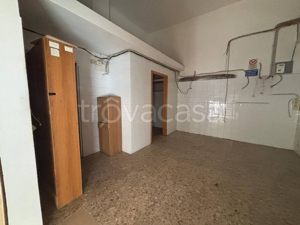negozio in affitto a Formia