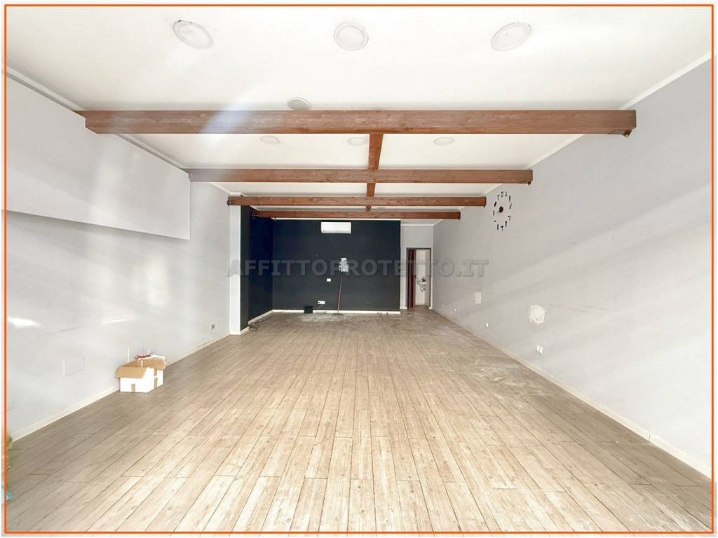 negozio in affitto a Formia