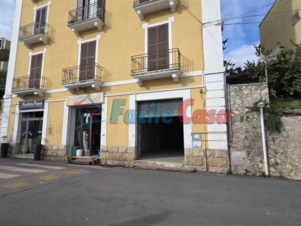 negozio in affitto a Formia