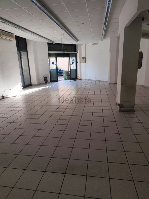 locale commerciale in affitto a Formia