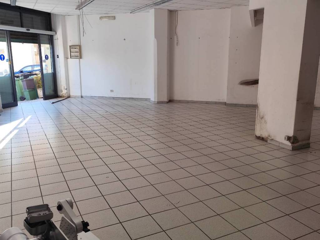 negozio in affitto a Formia