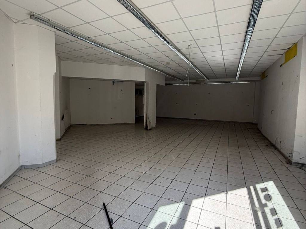 negozio in affitto a Formia