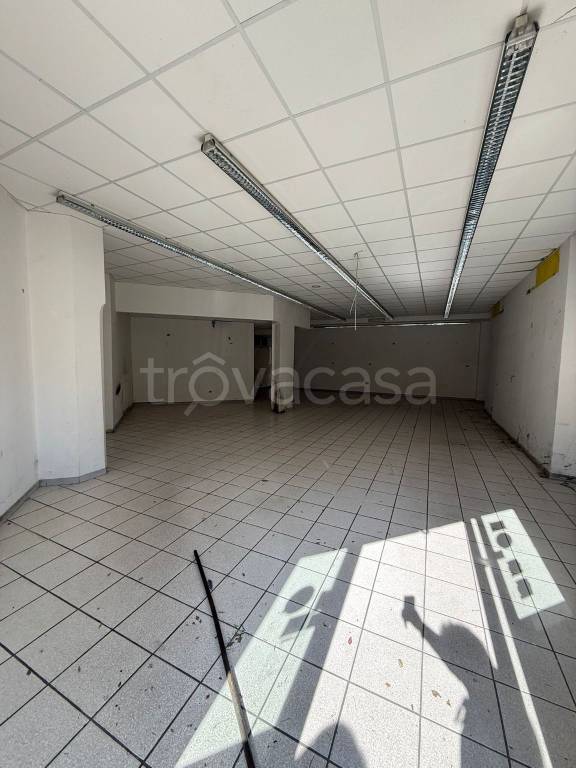 negozio in affitto a Formia