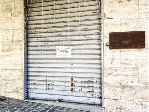 negozio in affitto a Formia