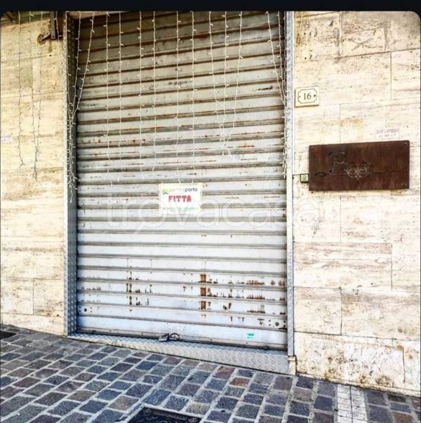 negozio in affitto a Formia
