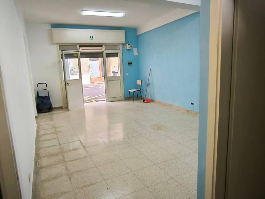 negozio in affitto a Formia
