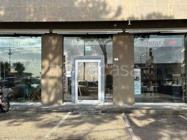 negozio in affitto a Formia