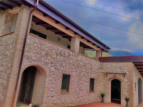 casa indipendente in affitto a Formia in zona Castellonorato