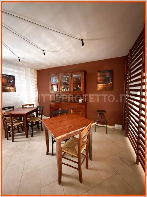 locale commerciale in affitto a Formia
