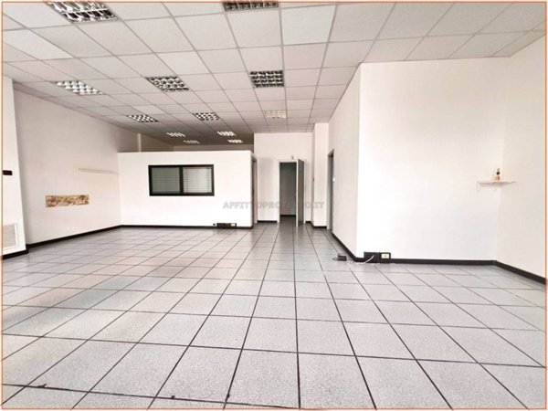 locale commerciale in affitto a Formia