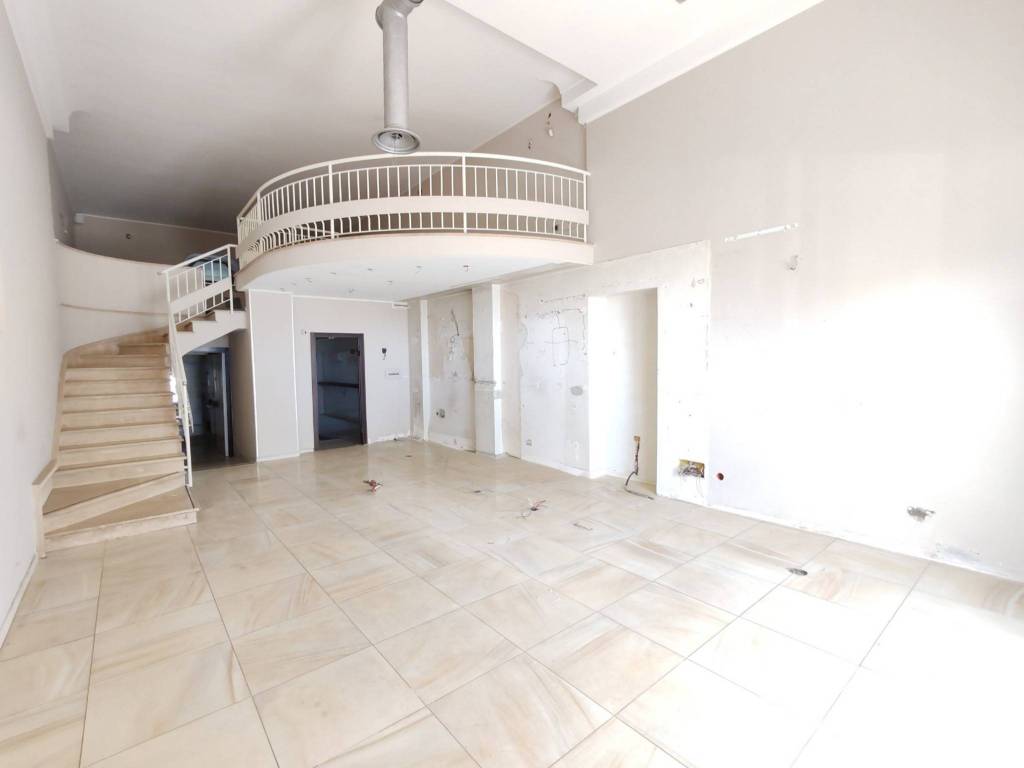 negozio in affitto a Formia in zona Penitro
