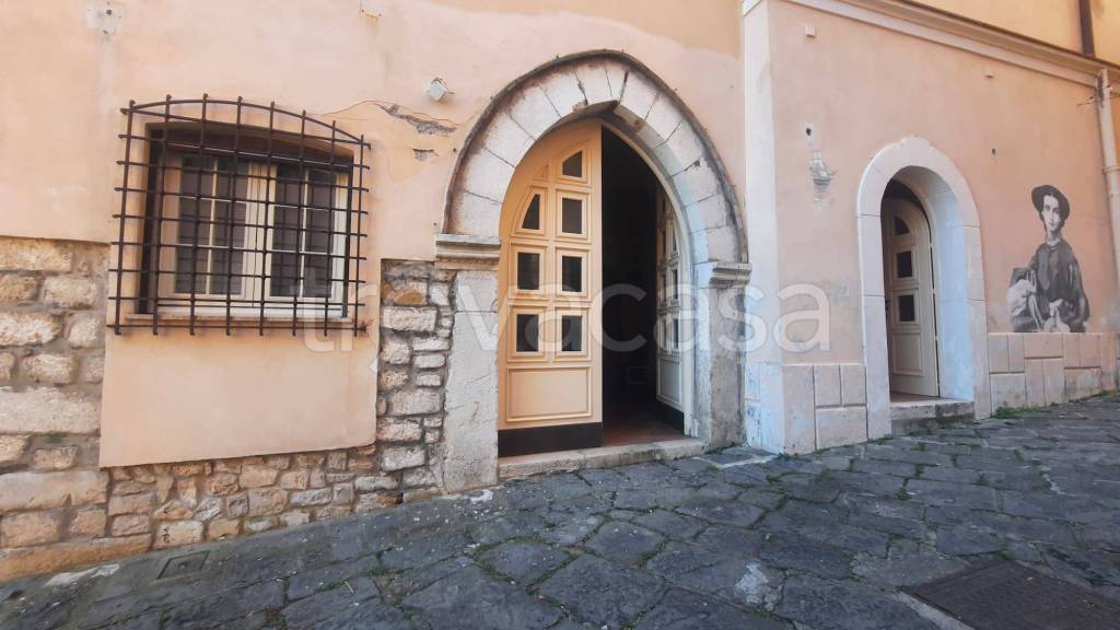 negozio in affitto a Gaeta