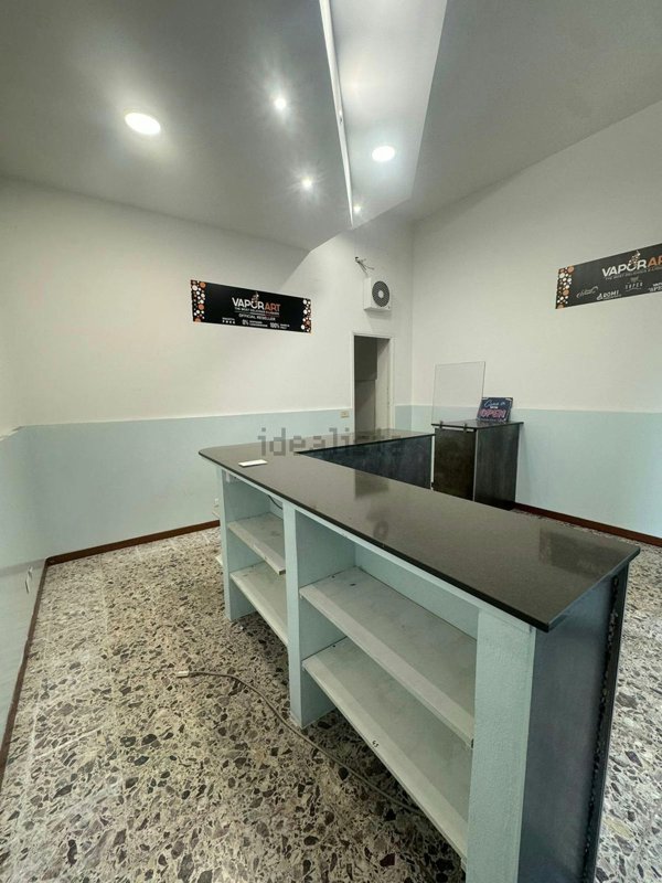 locale commerciale in affitto a Gaeta