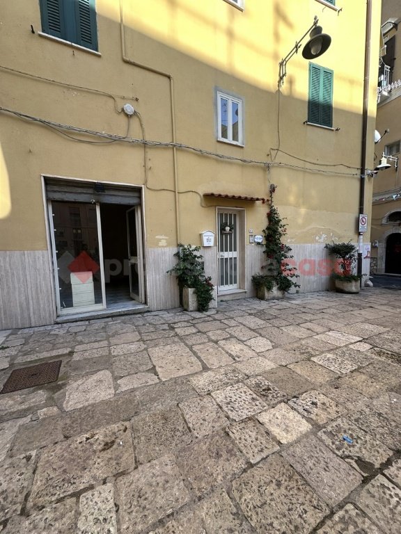 negozio in affitto a Gaeta