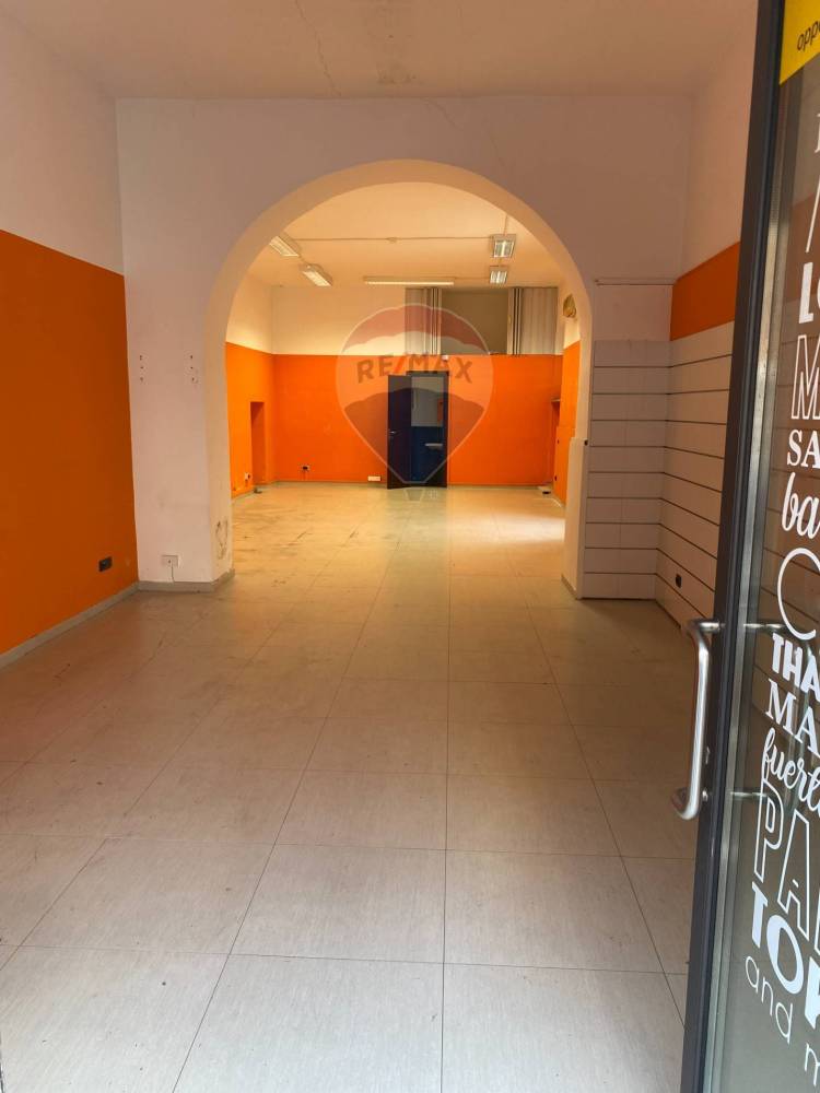 locale commerciale in affitto a Gaeta
