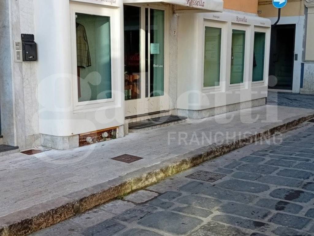 negozio in affitto a Gaeta