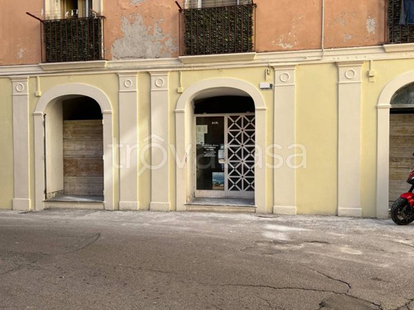 negozio in affitto a Gaeta