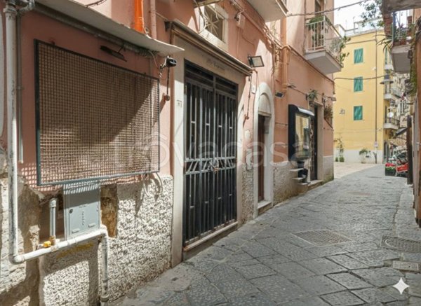 negozio in affitto a Gaeta