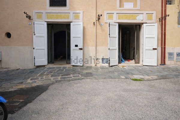 locale commerciale in affitto a Gaeta
