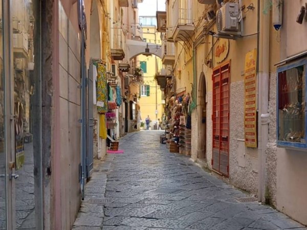 negozio in affitto a Gaeta