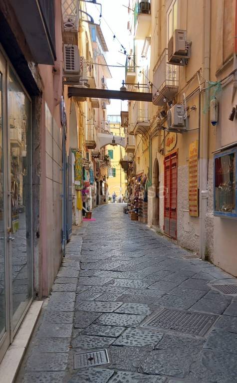 negozio in affitto a Gaeta