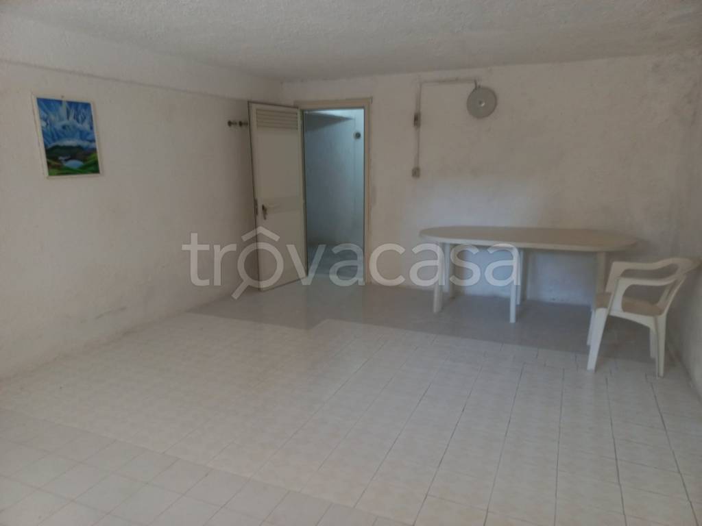 locale di sgombero in affitto a Gaeta