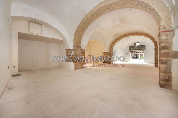 locale commerciale in affitto ad Itri